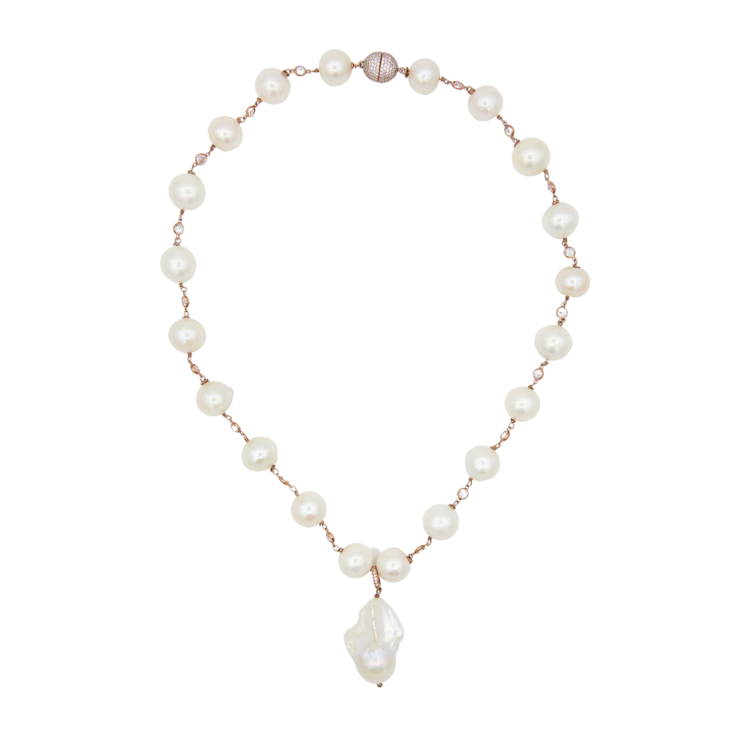 Short Pearl Necklace with Baroque Pendant