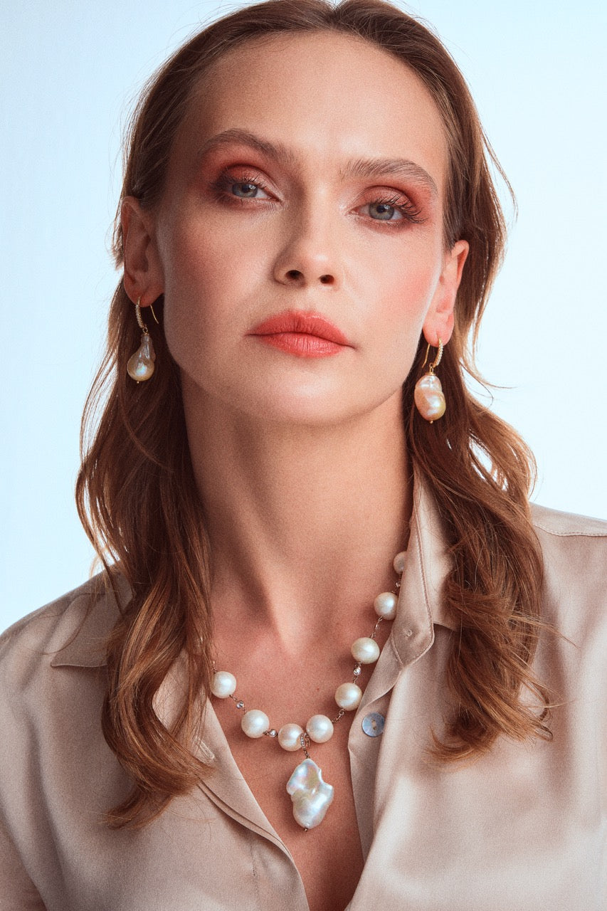 Short Pearl Necklace with Baroque Pendant